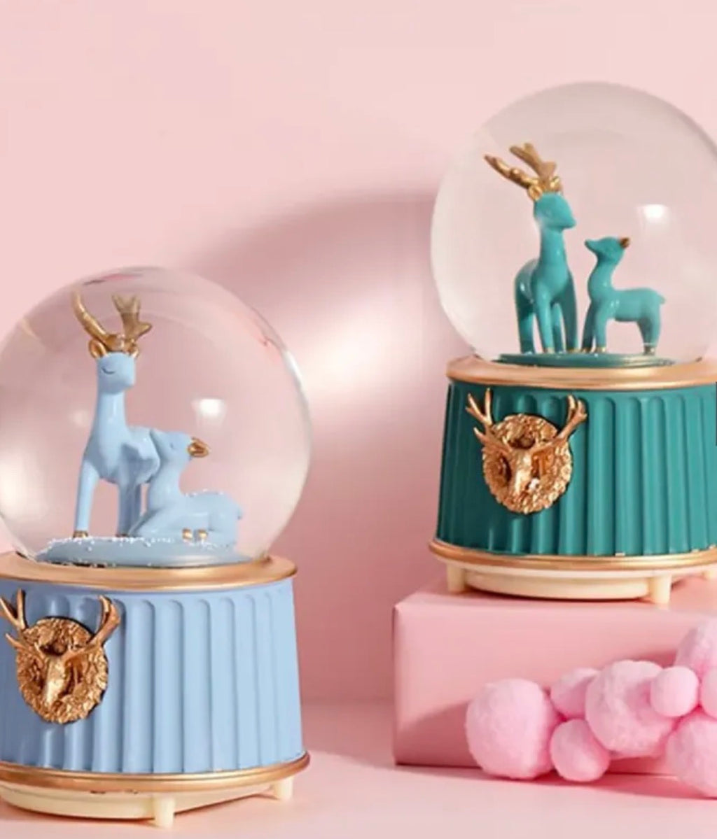 Altın Geyik Figürlü Dekoratif Kar Küresi - Işıklı